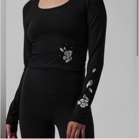 Athleta Shanti cropped long-sleeve top - Picture 1 of 8